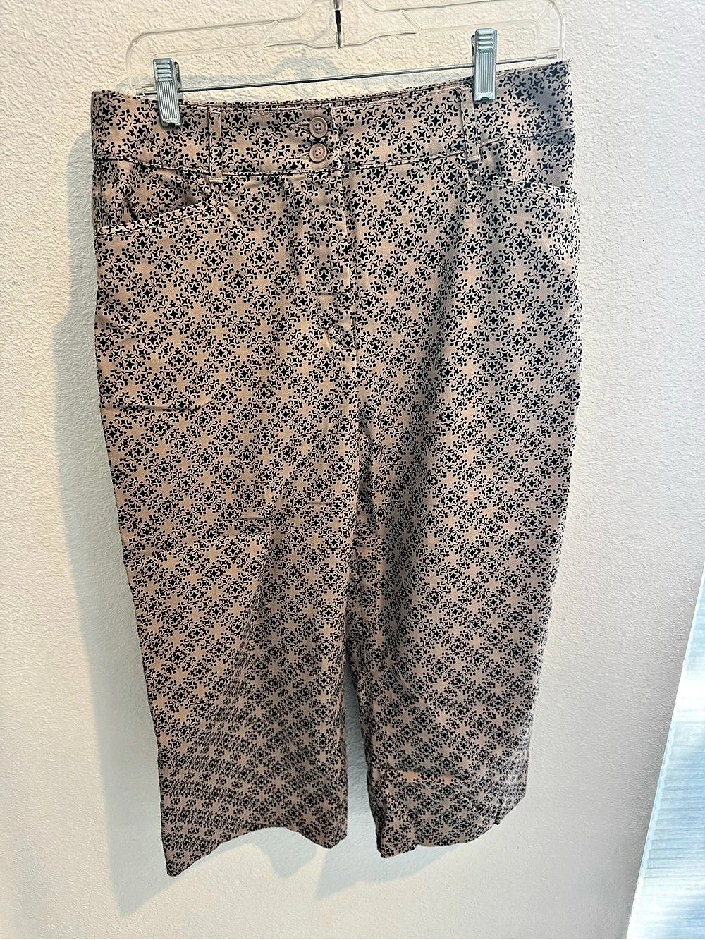 CROFT & BARROW Cropped Geometric Pants in Tan & Black Like New